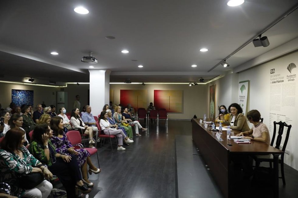Charla coloquio con motivo del Día de las Escritoras.