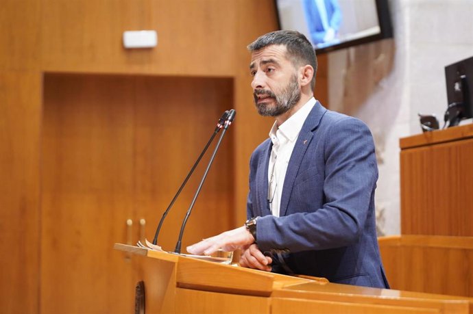 Archivo - El diputado de IU, Álvaro Sanz.