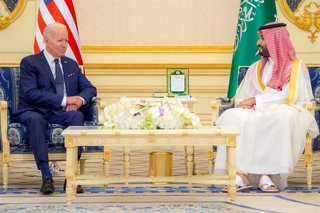 Archivo - El presidente de EEUU, Joe Biden, y el príncipe heredero saudí, Mohamed bin Salmán