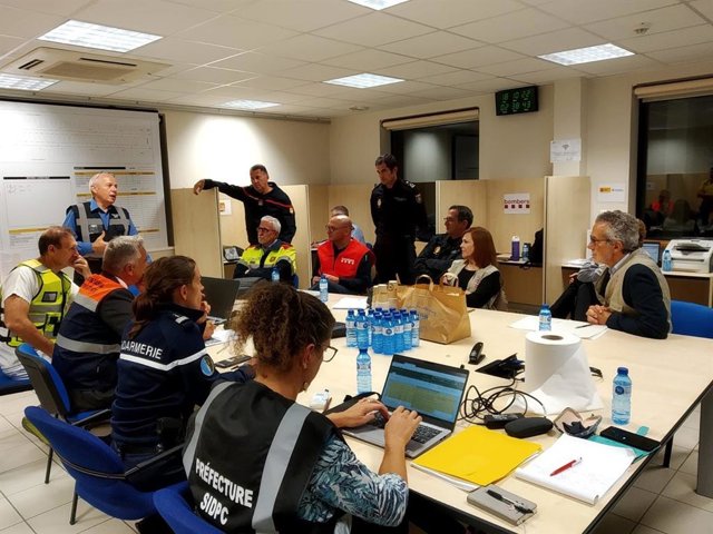 Imagen de los cuerpos operativos y de emergencias actuando durante el simulacro
