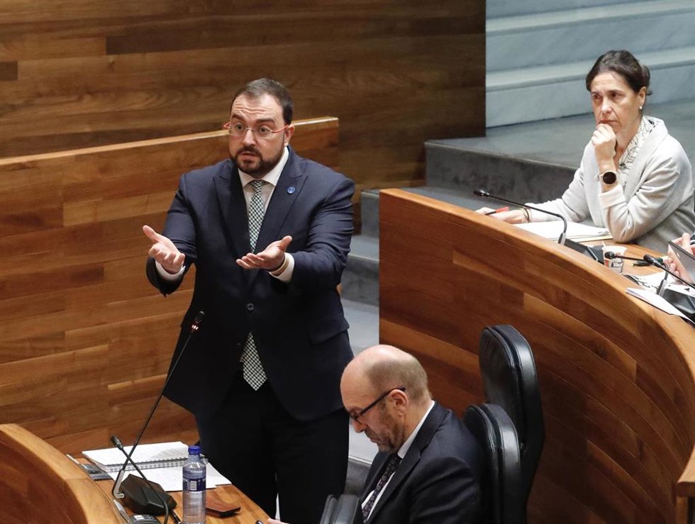 Adrián Barbón en la junta General.