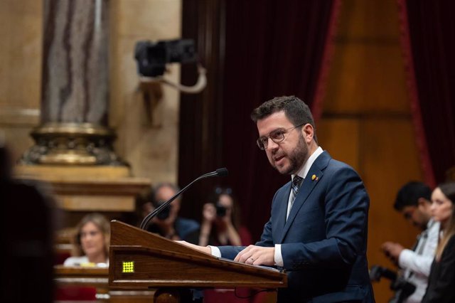 El presidente de la Generalitat, Pere Aragonès, en la comparecencia en el pleno del Parlament para informar sobre el nuevo Govern tras la salida de Junts del Ejecutivo.