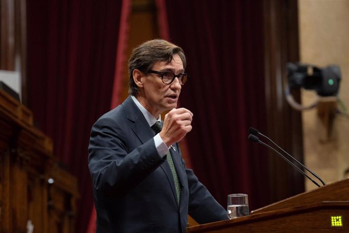 El primer secretario del PSC, Salvador Illa, en su intervención en el pleno del Parlament