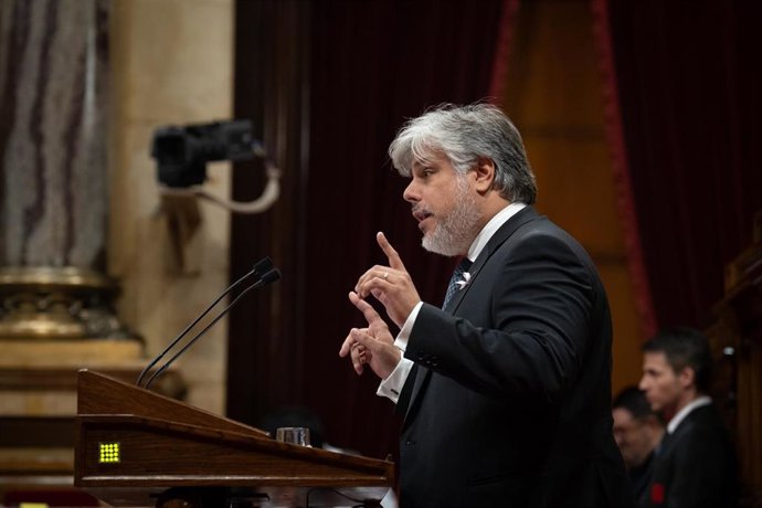 El presidente de Junts en el Parlament, Albert Batet, en el pleno de la Cámara el 19 de octubre.