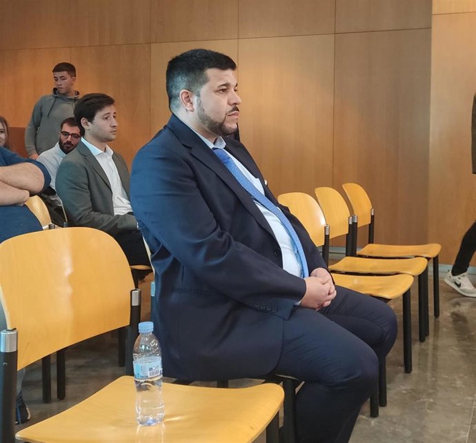 El acusado de atropellar mortalmente a Mamel Castañón durante el juicio.