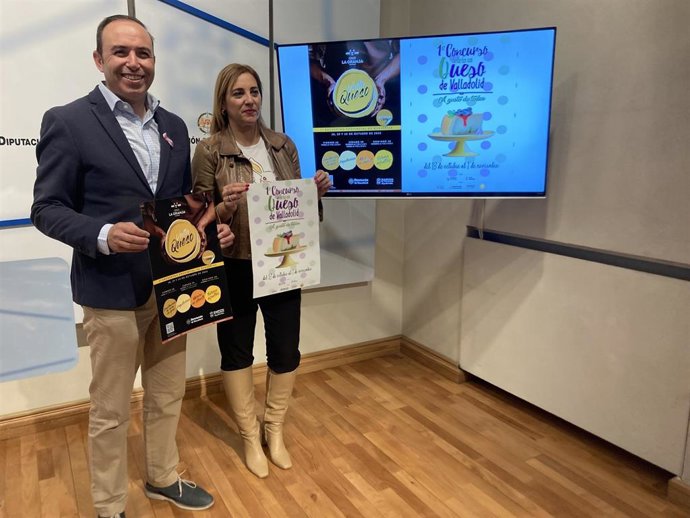 Víctor Alonso e Inmaculado Toledano, durante la presentación de 'Vallaqueso'.