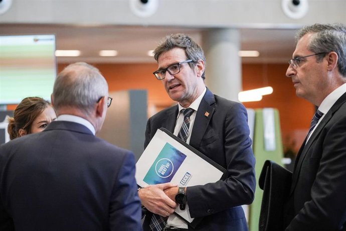El alcalde de Vitoria, Gorka Urtarán, llega a la reunión para la distribución de recursos entre las instituciones del País Vasco, a 14 de octubre de 2022, en Vitoria-Gasteiz, Alava