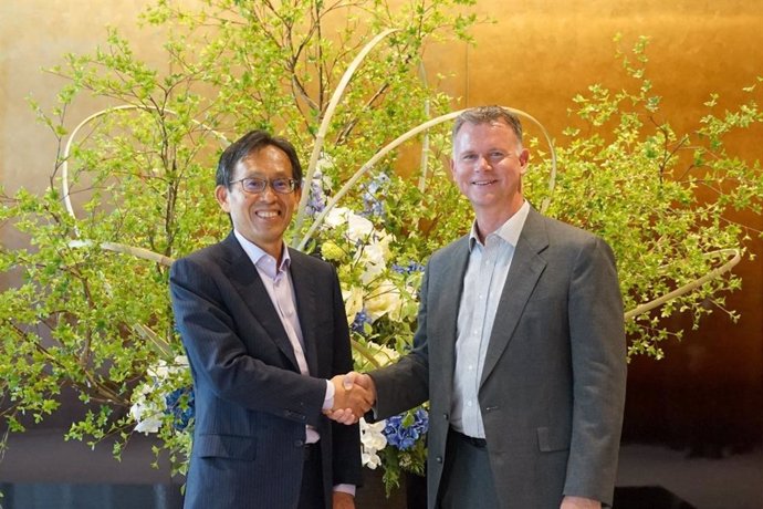 Yoshio Kometani, Representative Director, Executive Vice President and Chief Digital Information Officer of Mitsui & Co., Ltd. and Tony Uttley, Chief Operation Officer of Quantinuum
