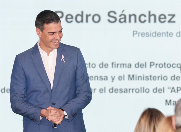 El presidente del Gobierno, Pedro Sánchez llega interviene durante la firma del convenio que impulsa la Operación Campamento, en el acuartelamiento Los Castillejos, a 19 de octubre de 2022, en Madrid (España). El ministerio de Transportes ha cerrado e