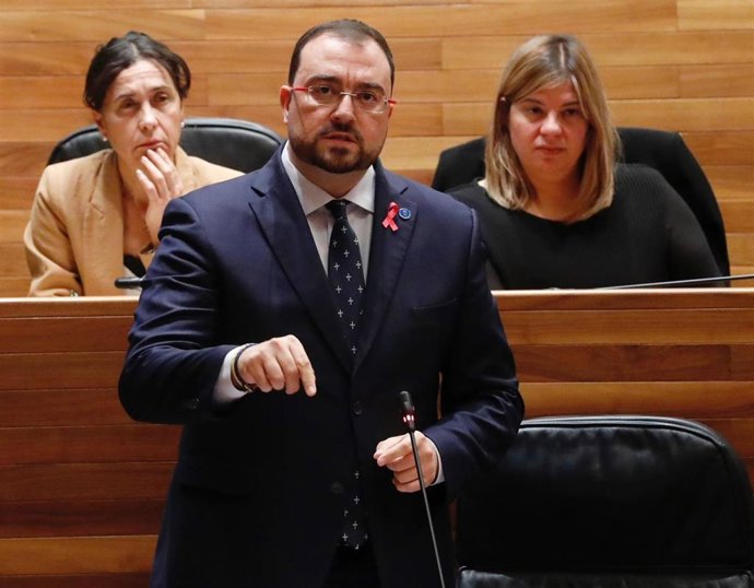 El presidente del Principado de Asturias, Adrián Barbón, en la JGPA.