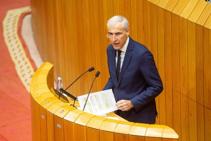 El vicepresidente primero de la Xunta, Francisco Conde, comparece en el pleno del Parlamento de Galicia para abordar la situación de los fondos Next Generation