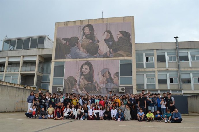 Luz Rello, investigadora de IE University y fundadora de Change Dyslexia, protagoniza un nuevo mural del proyecto Dones de cincia
