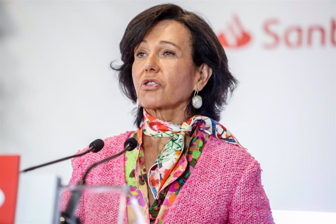 Archivo - La presidenta del Grupo Santander, Ana Botín, interviene en la presentación de los resultados de la entidad en 2021, a 2 de febrero de 2022, en Boadilla del Monte, Madrid (España). 