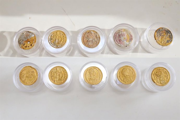El IVCR+i restaura las 53 monedas de oro de los siglos IV y V encontradas en El Portixol de Xbia