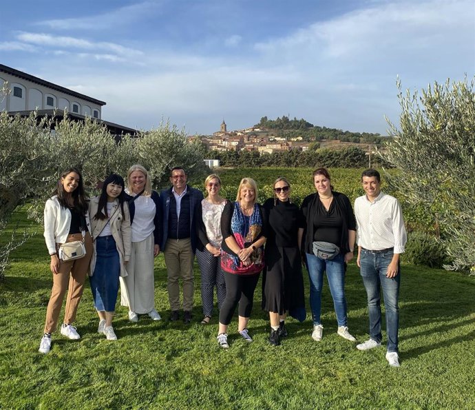 El Gobierno de La Rioja muestra la oferta turística del Camino de Santiago a su paso por la región a un grupo de turoperadores internacionales especializados