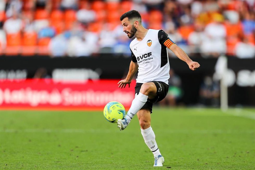 Archivo - José Luis Gay durante un partido con el Valencia CF