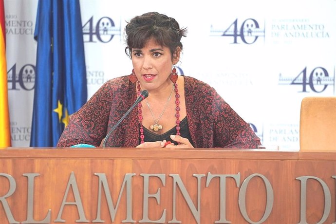 La portavoz de Adelante Andalucía, Teresa Rodríguez, en rueda de prensa en el Parlamento en una foto de archivo.