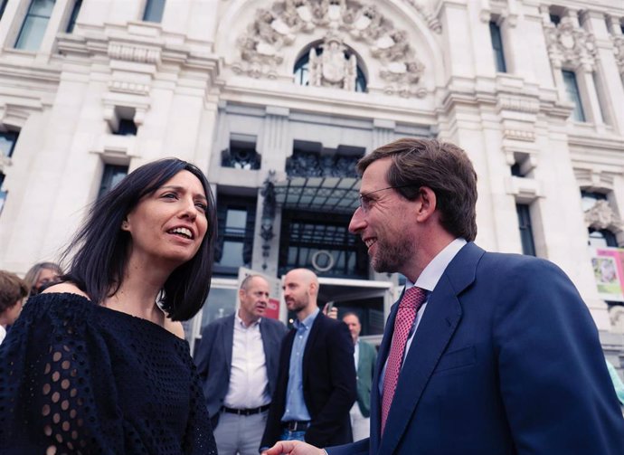 Archivo - La delegada del Gobierno en la Comunidad de Madrid, Mercedes González y el alcalde de Madrid, José Luis Martínez-Almeida.