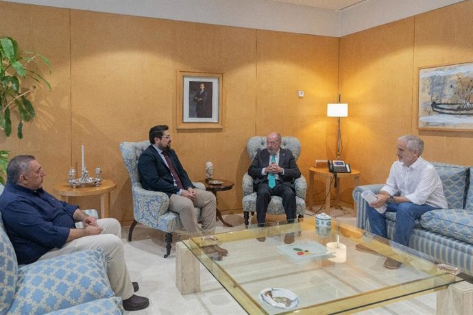 Villalobos con el alcalde de Lora