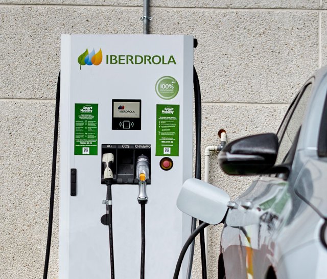 Iberdrola Aragón: Iberdrola Y Calatayud Acuerdan La Instalación De Diez Puntos De Recarga Para Vehículos Eléctricos