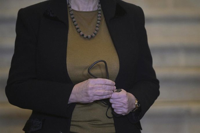 Archivo - La abogada del Estado Consuelo Castro Rey con las llaves del pazo de Meirás el día de su devolución, en el interior del edificio, en Sada, A Coruña, Galicia, (España), a 10 de diciembre de 2020.