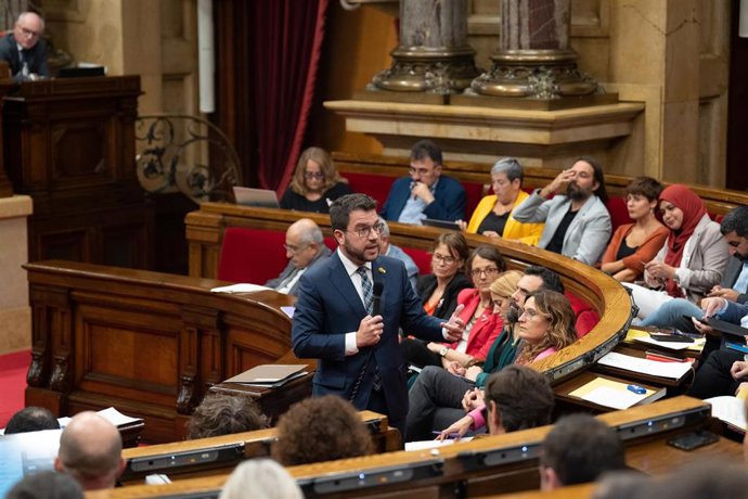 El presidente de la Generalitat, Pere Aragons, en la sesión de control al Govern en el pleno del Parlament.