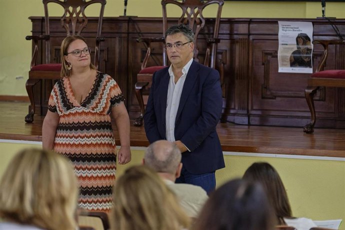 El consejero insular de Agricultura, Ganadería y Pesca, Javier Parrilla, y la consejera delegada de Igualdad y Prevención de la Violencia de Género, Priscila de León