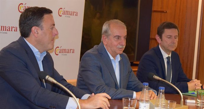El secretario xeral de los socialistas gallegos, Valentín González Formoso, en un encuentro con empresarios en la Cámara de Comercio