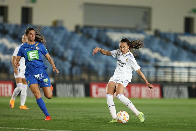 Archivo - Caroline Weir dispara a puerta durante el Real Madrid-Sturm Graz de la fase previa de la Liga de Campeones Femenina 2022-2023