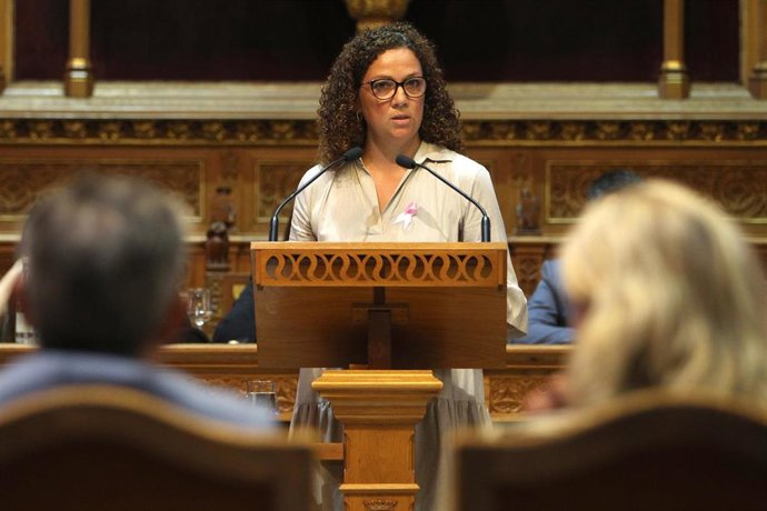 La presidenta del Consell de Mallorca, Catalina Cladera, interviene en el Debate de Política General, en la sede del Consell. 
