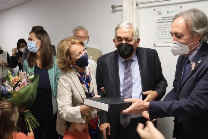 Homenaje al hematólogo Antonio Cabrera