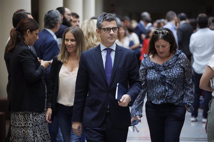 El ministro de la Presidencia, Félix Bolaños, a la salida del senado, a 18 de octubre de 2022, en Madrid (España).