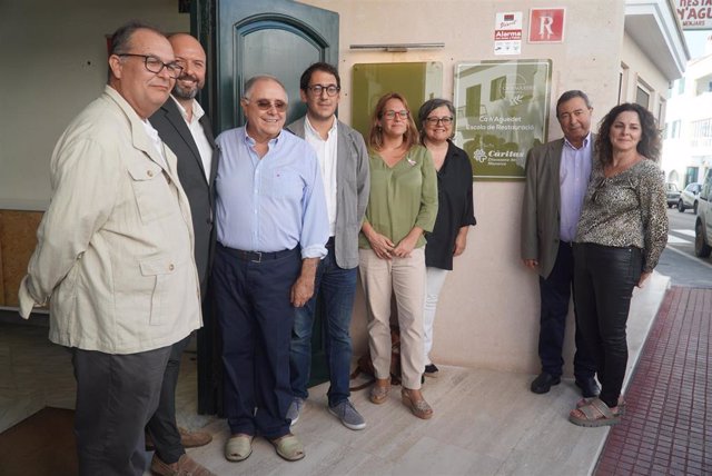 El conseller de Modelo Económico, Turismo y Trabajo, Iago Negueruela, visita el centro de formación ocupacional de hostelería de Menorca des Mercadal.