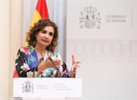 La ministra de Hacienda afirma, sobre la Ley Trans, que "sobran" los que juegan al enfrentamiento entre la población