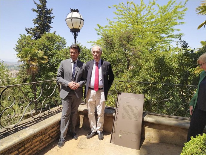 Archivo - Recepción a Luis Alberto de Cuenca en el Carmen de los Mártires, con motivo del Premio Lorca que recogió en la edición de 2021
