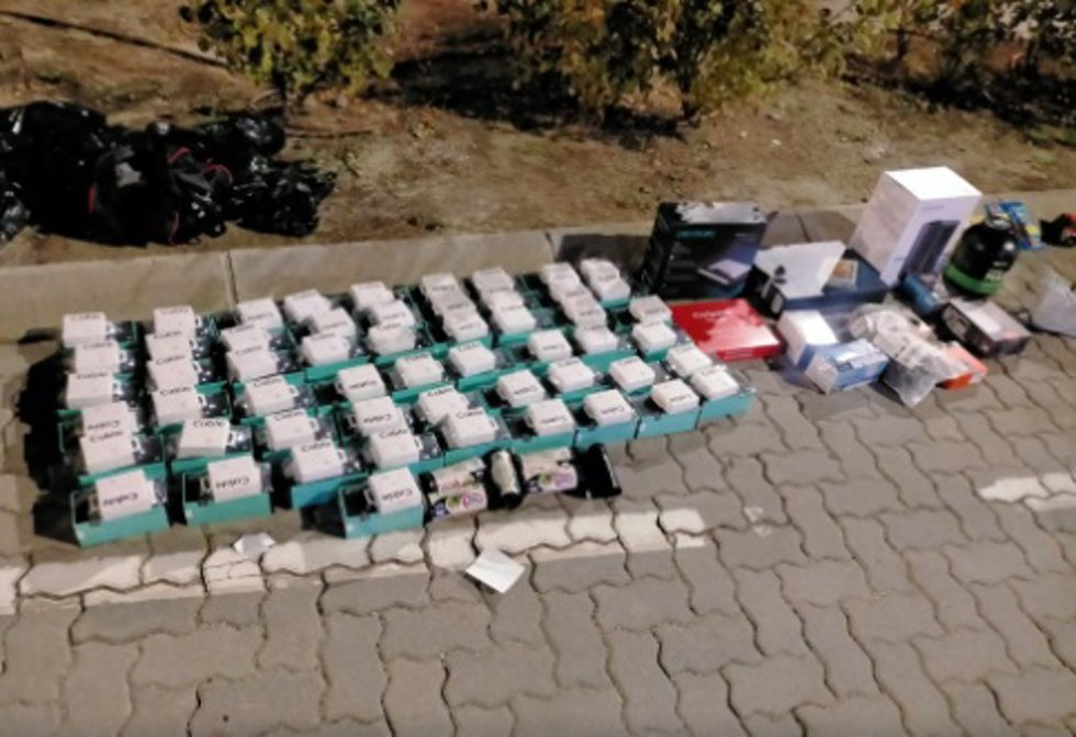 Material que los detenidos pretendían robar de un camión aparcado junto al Centro de Transportes de Coslada