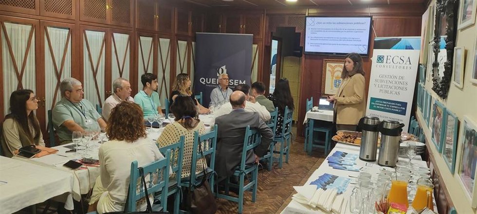 Participantes en el desayuno organizado por Quemasem.