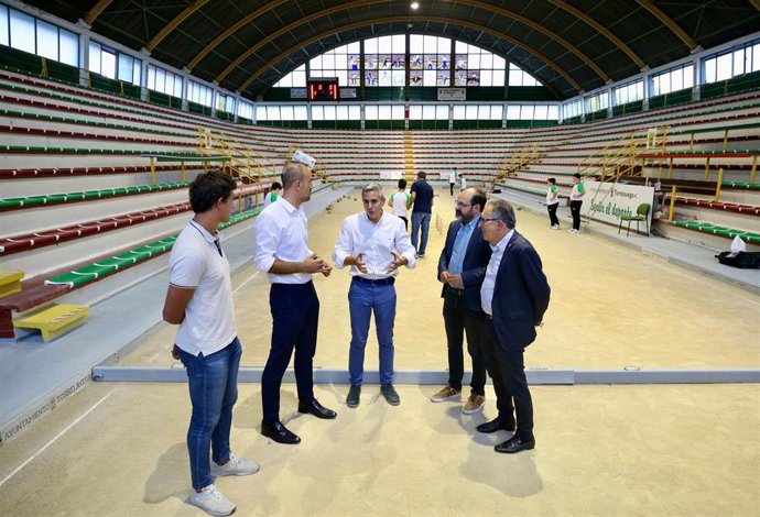 El vicepresidente del Gobierno de Cantabria, Pablo Zuloaga (PSOE), en la bolera Severino Prieto de Torrelavega