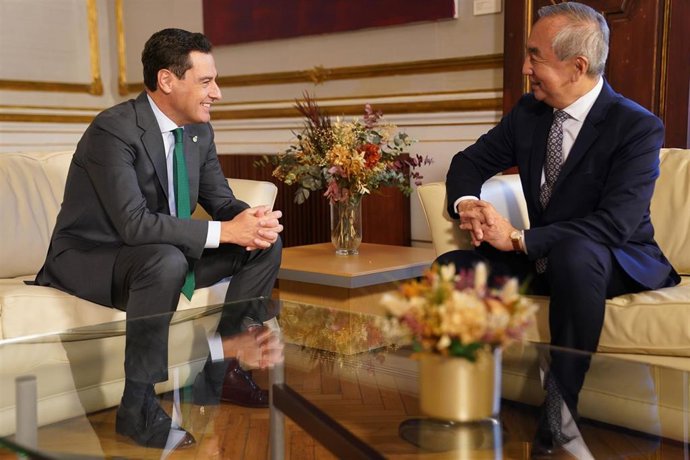 Fotografías. Juanma Moreno Recibe En El Palacio De San Telmo Al Embajador De Japón Ante El Reino De España, Kenji Hiramatsu