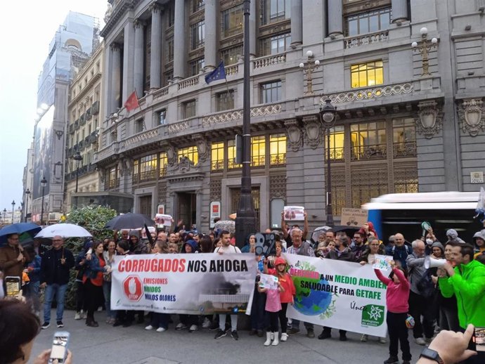 Manifestación contra Corrugados Getafe frente a la Consejería de Medio Ambiente