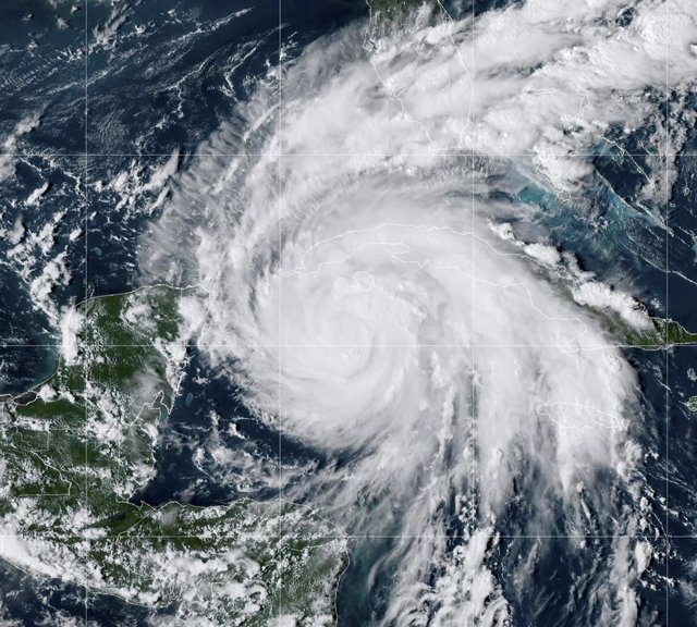 Vista aérea del huracán 'Ian' en su avance hacia Cuba