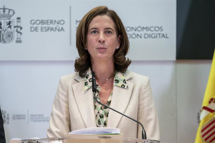 La presidenta de AEB, Alejandra Kindelán, tras una reunión con la vicepresidenta primera y ministra de Asuntos Económicos y Transformación Digital y las asociaciones financieras en el Ministerio de Asuntos Económicos, a 7 de octubre de 2022.