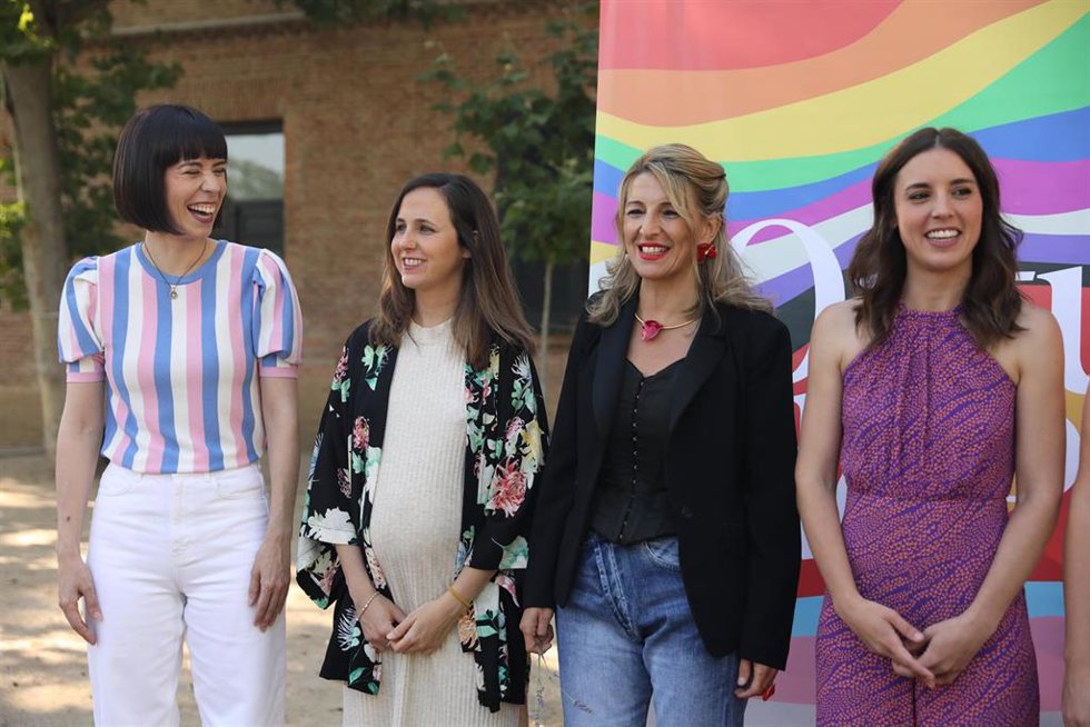 Archivo - (I-D) La ministra de Ciencia, Diana Morant; la ministra de Derechos Sociales, Ione Belarra; la vicepresidenta segunda, Yolanda Díaz, y la ministra de Igualdad, Irene Montero, posan en un acto, a 27 de junio de 2022, en Madrid (España).