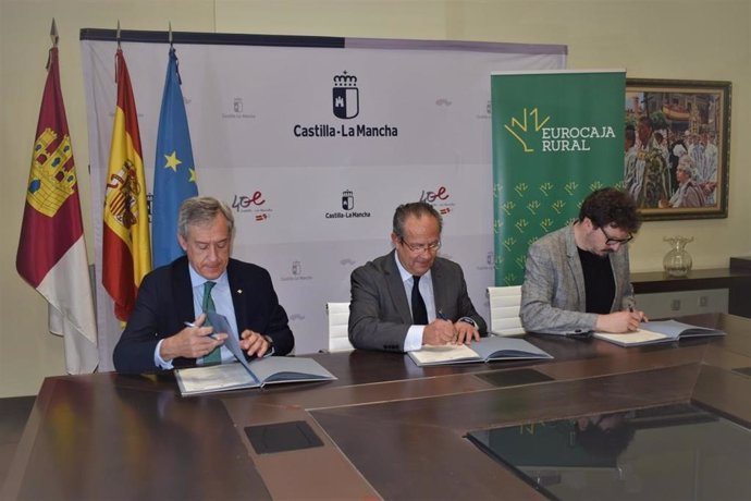 El consejero de Hacienda y Administraciones Públicas, Juan Alfonso Ruiz Molina; el presidente de la Fundación Eurocaja Rural, Javier López; y el presidente de la Fundación CIEES y del Grupo CECAP, Andrés Martínez