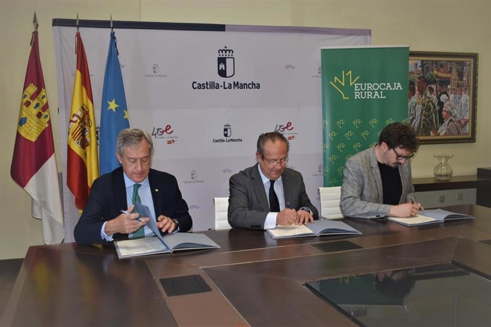 El consejero de Hacienda y Administraciones Públicas, Juan Alfonso Ruiz Molina; el presidente de la Fundación Eurocaja Rural, Javier López; y el presidente de la Fundación CIEES y del Grupo CECAP, Andrés Martínez