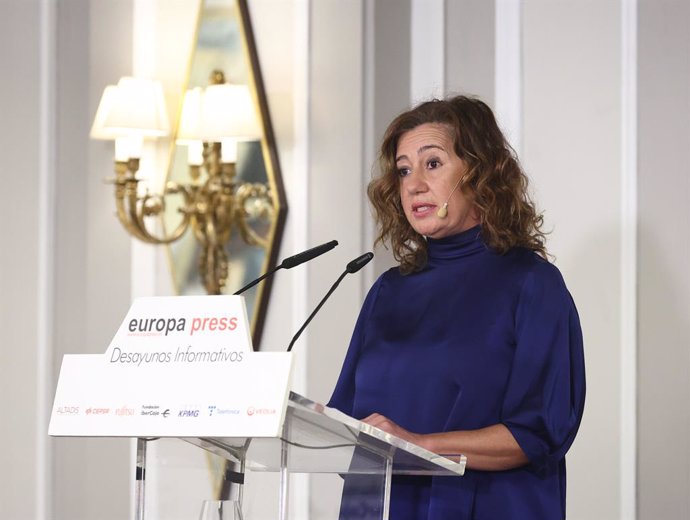 La presidenta del Govern balear, Francina Armengol, interviene durante un desayuno informativo de Europa Press, en el Hotel Rosewood, a 20 de octubre de 2022, en Madrid (España).