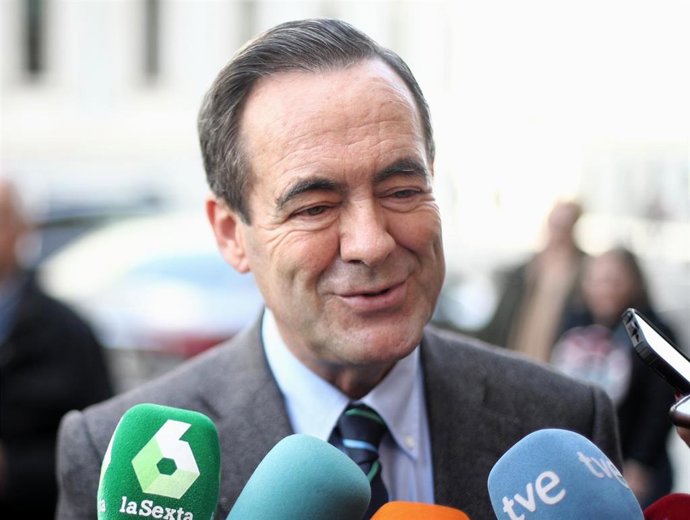 Archivo - El expresidente de la Junta de Castilla- La Mancha, José Bono, en declaraciones ante los medios de comunicación en las que ha hecho una valoración de la entrada en prisión de Carlos García Julia, uno de los autores de la matanza de Atocha de 1