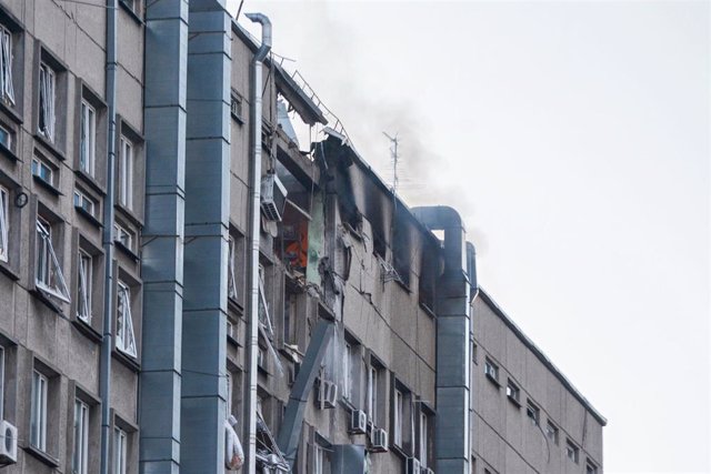Edificio con daños por un ataque ruso en Kiev