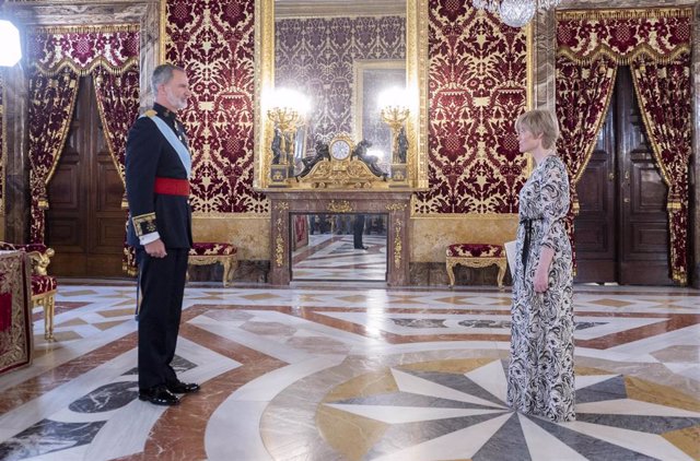 Archivo - El Rey preside la presentación de cartas credenciales de la embajadora de la República de Islandia, Unnur Orradóttir-Ramette, en el Palacio Real, a 6 de junio de 2022