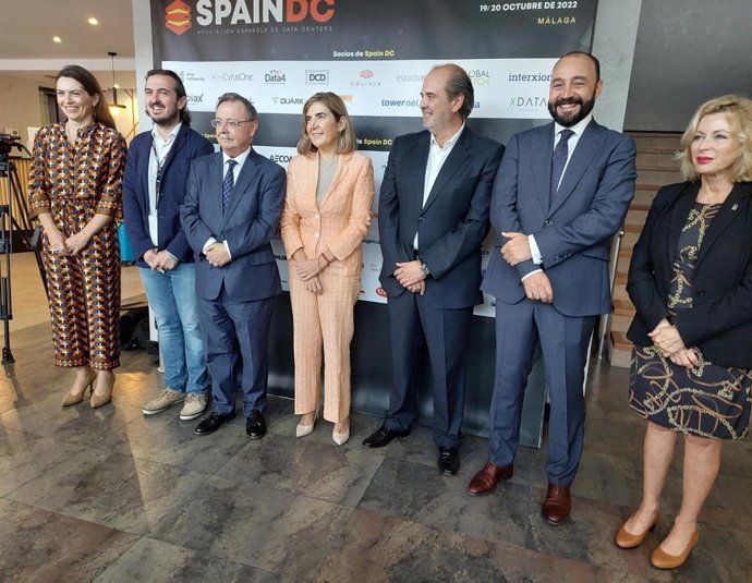 Foto de familia del II Encuentro Anual de la asociación nacional de Data Centers SpainDC en el que ha participado en Málaga la consejera de Empleo, Empresa y Trabajo Autónomo, Rocío Blanco.